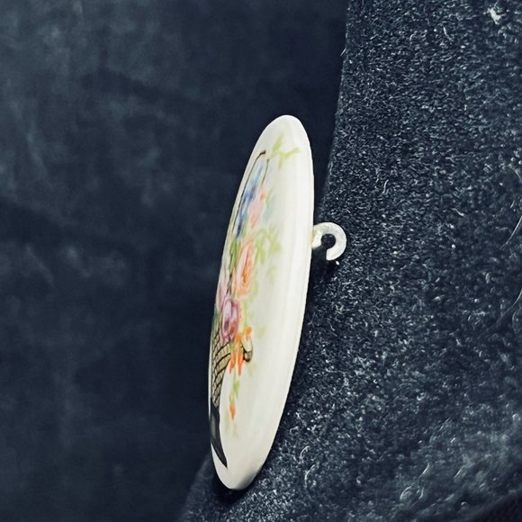 Vintage Ceramic Hand Painted Basket Of Flowers Brooch (5147) - Picture 3 of 5